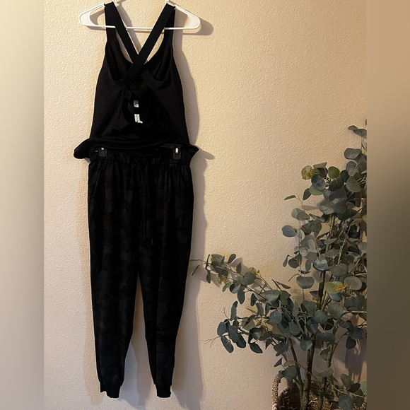 Lululemon high waist Black Camouflage Jogger Pants/Tank outfit bundle! - Picture 1 of 5